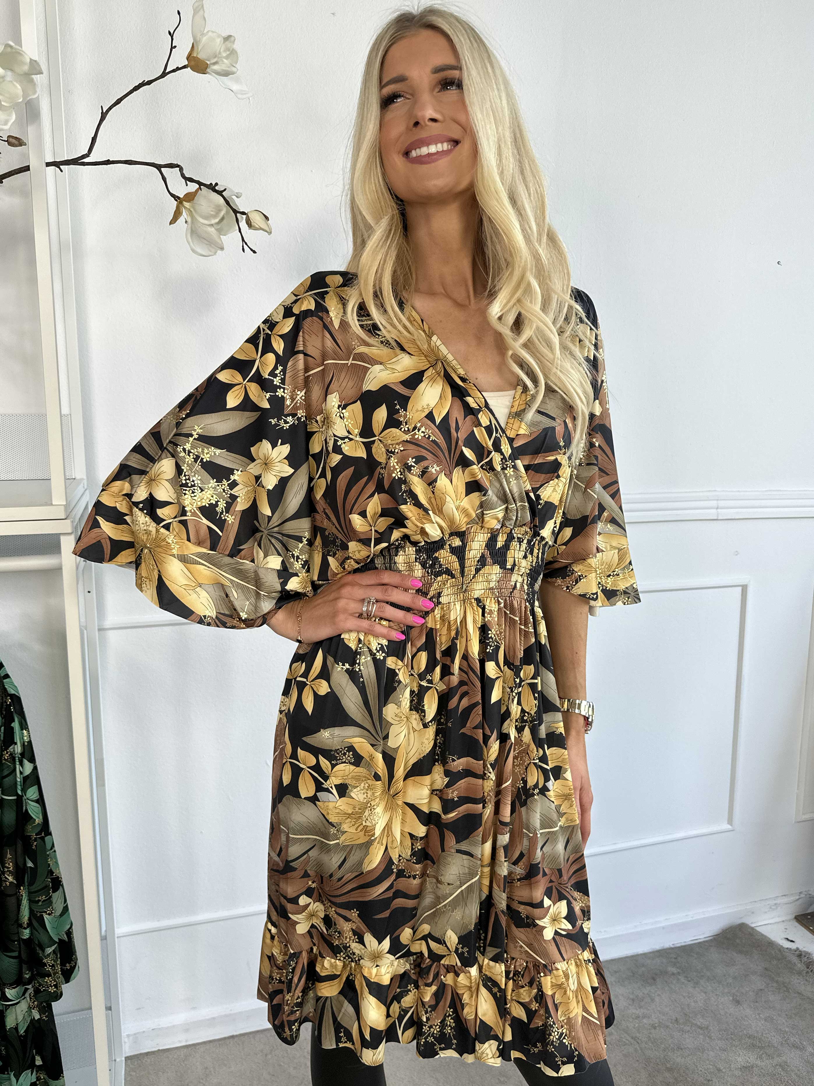 Pamela Gold Flower Short - Elastisk kjole med smock og flæser